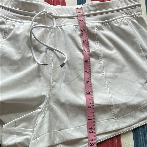 Lululemon Women's White Drawstring Shorts Sz 10 no tags new - Picture 3 of 8